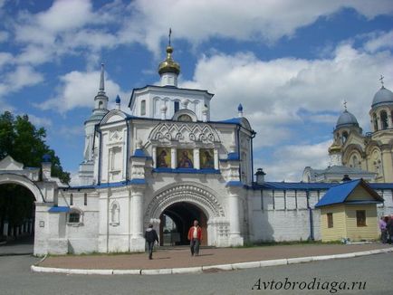 Verkhoturye - Merkushino, templomok Ural avtobrodyaga