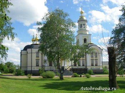 Verkhoturye - Merkushino, templomok Ural avtobrodyaga