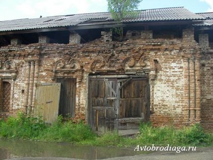 Verkhoturye - Merkushino, templomok Ural avtobrodyaga