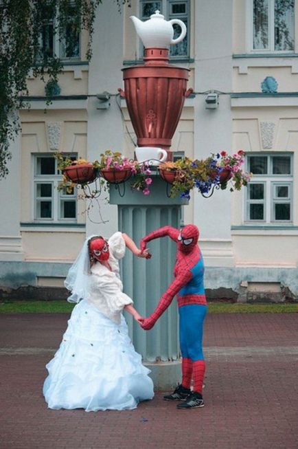 В Кунгур зіграв весілля людина-павук