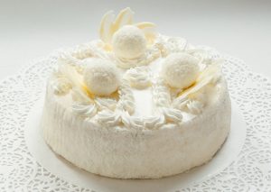 Tort delicios Raffaello este potrivit pentru orice vacanță! Torturi exclusive