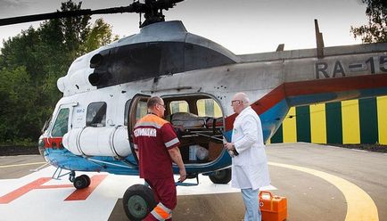 Лікар з обласної лікарні вилетів до пацієнтки в район і на місці провів операцію