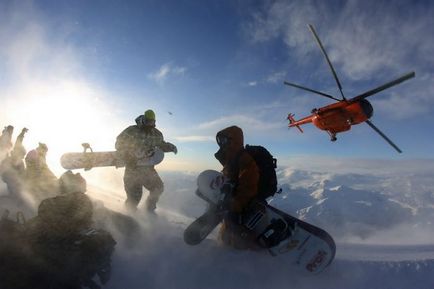 Heliboarding elicopterul și snowboardul fac munți de neuitat