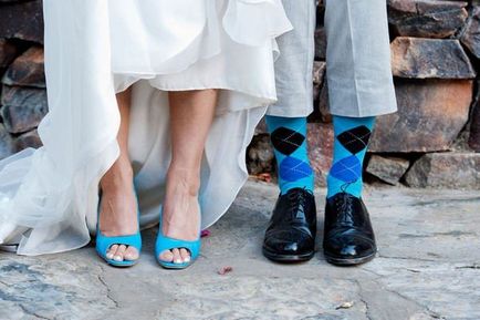 Яскраві туфлі нареченої створюємо додатковий ефект