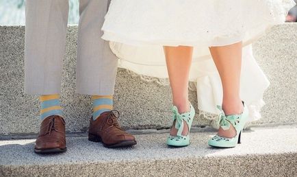 Яскраві туфлі нареченої створюємо додатковий ефект