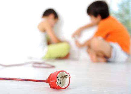 Захист електричної розетки від дітей