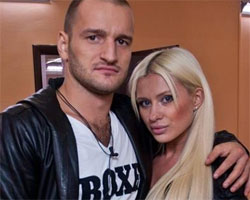 Alex Samsonov dorește să reînnoiască relațiile cu fosta lui prietena anastasia covaleva