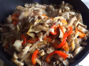 Швидкий і легкий вечеря - курка з грибами і овочами