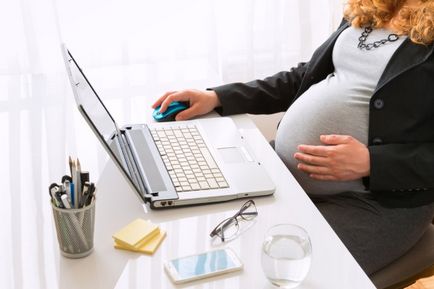 Лікарняний по вагітності та пологах кому належить і як розраховується