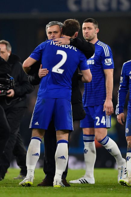 Branislav Ivanovic „amikor Zhirkov énekelni kezdett, a játékosok,” Chelsea „leesett a földre”