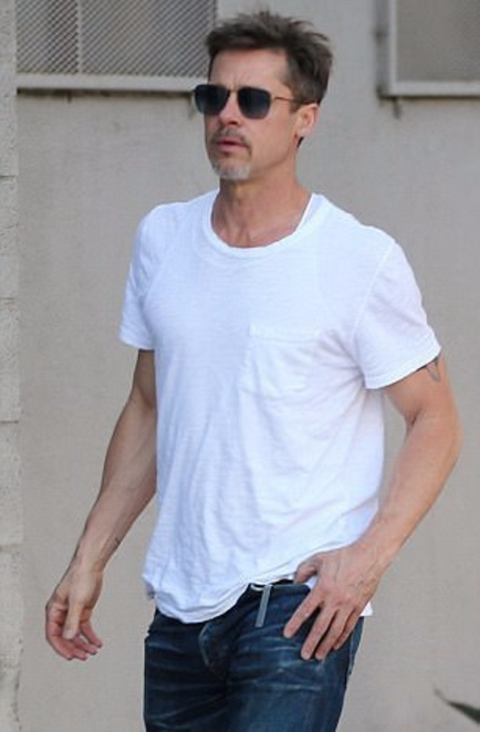 Brad Pitt a demonstrat un nou tatuaj