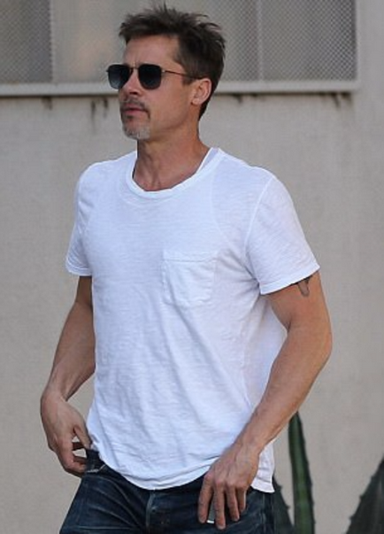 Brad Pitt a demonstrat un nou tatuaj