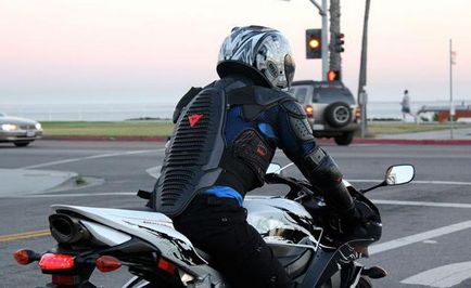 Черепаха для мотоцикліста - необхідний елемент захисту