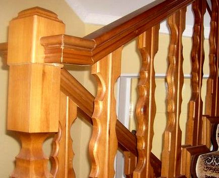 Balustru decorativ sculptat pentru scari din lemn