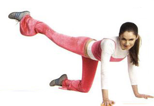 Făcând exerciții cu - cifra de fitness Jennifer Lopez