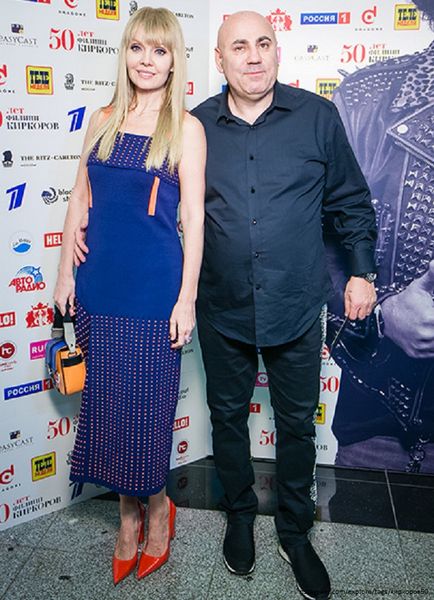 Philip ünnepelte fennállásának 50. évfordulóját egy királyi méretű (Philip) Philip ünnepelte fennállásának 50. évfordulóját egy királyi méretű