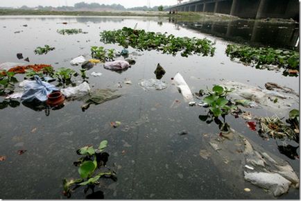 Ganges, apele tale sunt nebunești. 