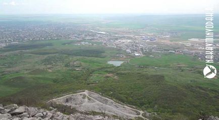 Змия Mountain минерална вода