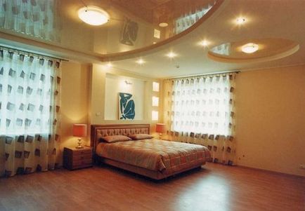 Інтер'єр спальні з натяжним дворівневим стелею фото добірка