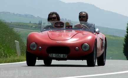 Італія mille miglia - тисяча миль на ретро-автомобілі