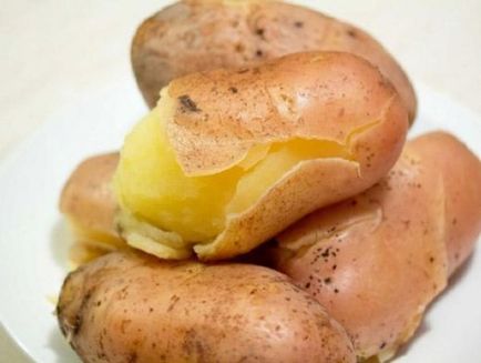 Cum și cât de mult pentru a stoca cartofi fierți într-o uniformă și decojite