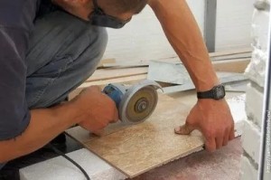 Як обрізати кахельну плитку, обробка підлог
