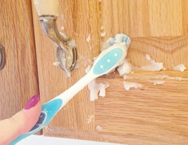 Cum să spălați grăsimea de pe dulapurile de bucătărie decât să îndepărtați mirosul neplăcut