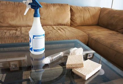 Hogyan tisztítható foltokat a kanapén háztartási vegyszerek vagy hagyományos gyógymódokat könnyű dolog