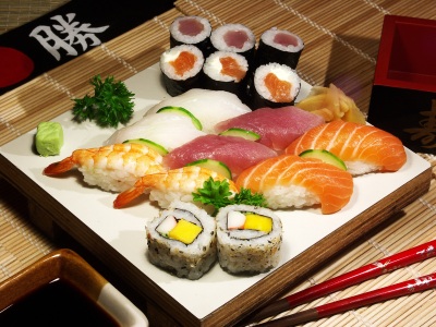 Hogyan kell helyesen és szépen szolgálja sushi boldogság a lélek
