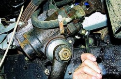 Cum de a schimba filtrul de ulei și de putere pentru o mașină Sable