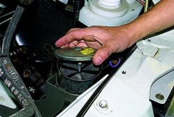 Cum de a schimba filtrul de ulei și de putere pentru o mașină Sable