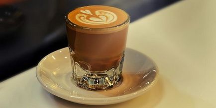 Cortado de cafea (café cortado) - o rețetă tradițională de gătit cottado italiană topită,