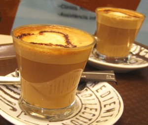 Cortado de cafea, rețetă italiană cu lapte topit