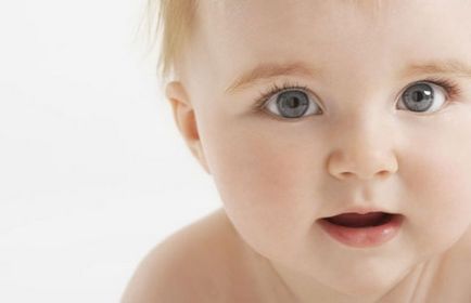 Коли змінюється колір очей у новонароджених якого вони кольору у маленьких дітей