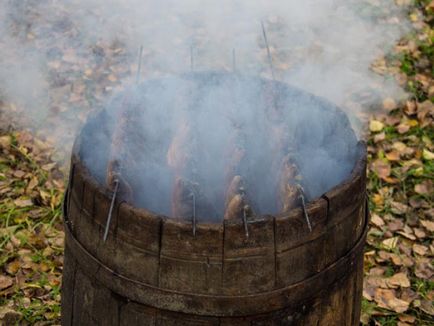 Smokehouse füstölt hal fajok, olaj lámpák meleg és hideg füstölt, recepteket és tippeket