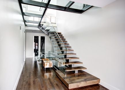 Lépcsők a házban a második emeleten - egy fotó tervezési ötletek lépcső