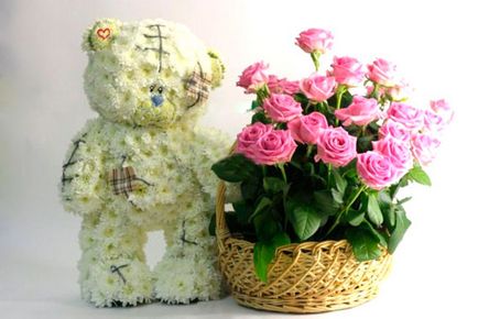 Ведмідь з квітів чудовий подарунок на будь-яке свято