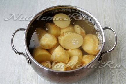Молода картопля в маслі з зеленню рецепт з фото