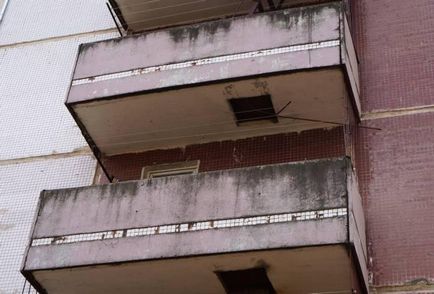 Este posibil să străluciți balconul cu scările de evacuare a incendiilor pentru casa cu propriile mâini