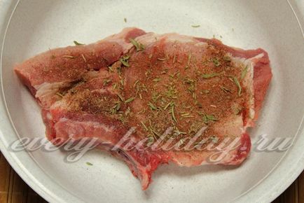 Carne, coaptă în cuptor cu cartofi cu fotografie