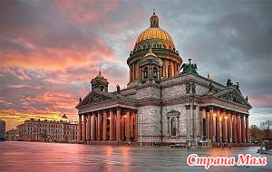 Az oszlopsor a Szent Izsák Székesegyház érhető el lifttel - Petersburg részletesen