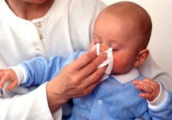 Orrfolyás a gyermek 8 hónappal Hogyan kezeljük orrfolyás csecsemőknél