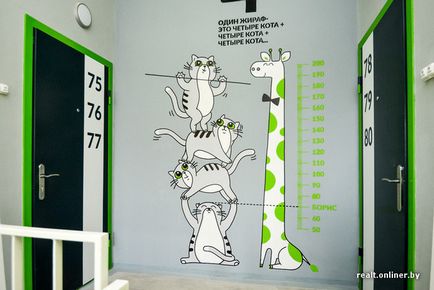 Pe pereții intrărilor din clădirea nouă a clădirii bieloruse 