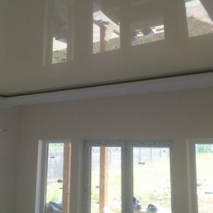 Stretch tavan cu o trecere la perete - caracteristici și aplicații