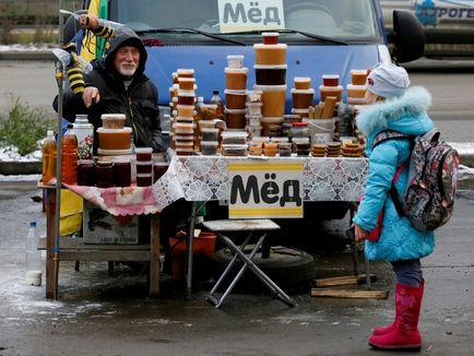 На ярмарках в порушення закону рекламують мед з лікувальними властивостями