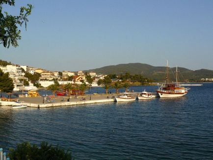 Neos Marmaras - un mic statiune de pe coasta de vest a Sithoniei din Grecia Halkidiki