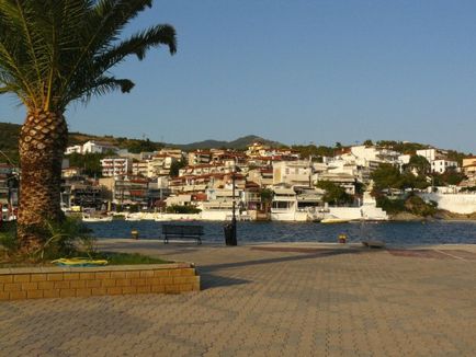 Neos Marmaras - un mic statiune de pe coasta de vest a Sithoniei din Grecia Halkidiki