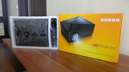 Vélemény LED multimédia projektor 60 g és 1000lm