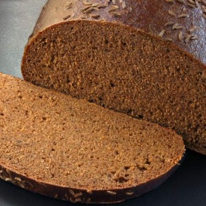 Очищення самогону хлібом дозволить створити якісний продукт