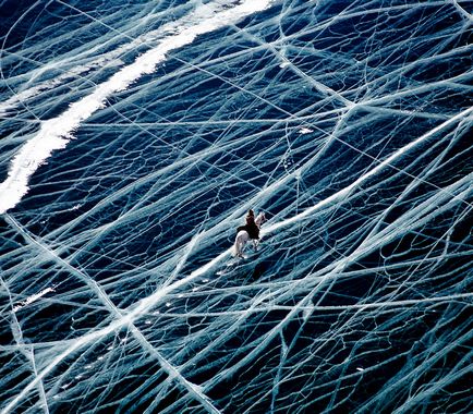 Близько 20 приголомшливих фотографій заморожених озер, ставків і океанів, ніби вийшли з іншого